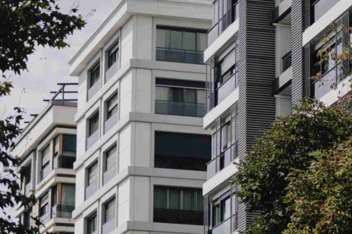 La decisione giudiziaria rappresenta un importante punto di riferimento per i condomini, gli amministratori e i proprietari coinvolti