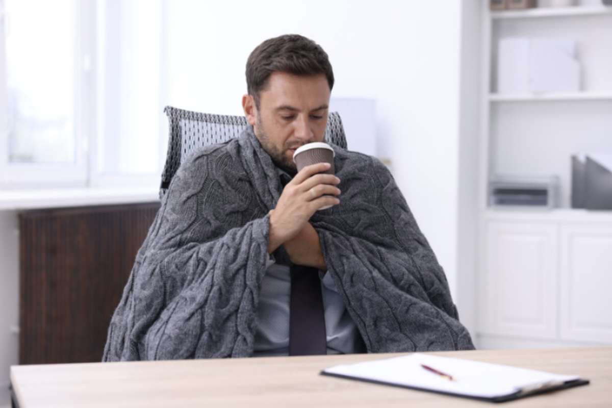 In Italia, il rispetto delle norme sulla sicurezza sul lavoro, incluso il rischio da freddo, è sottoposto a rigorosi controlli da parte degli ispettori ASL